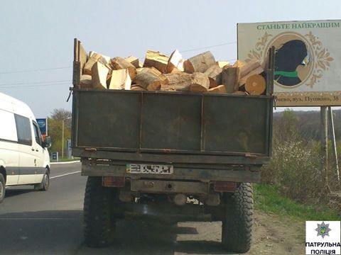 На Мукачівщині затримали ГАЗ, який перевозив 6 кубометрів сумнівного бука