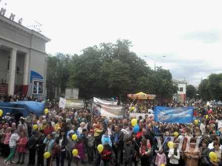 У Хмельницькому пройшла 5-тисячна хода на захист сімейних цінностей (ФОТО)
