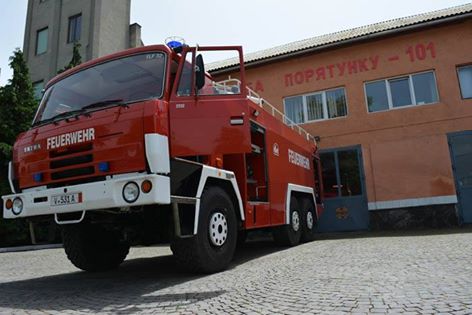 Рятувальникам у Мукачеві передали пожежний автомобіль високої прохідності (ФОТО)