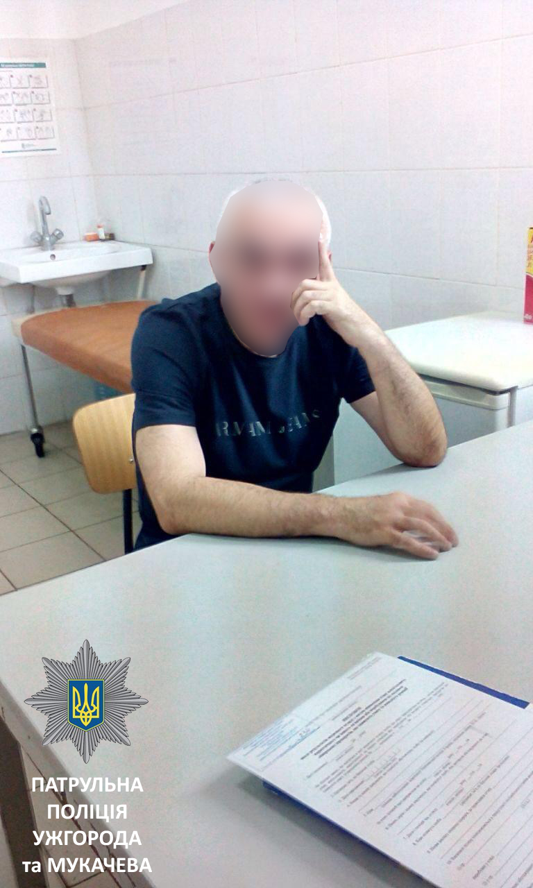 В Ужгороді водій із "прокурорським" посвідченням, відмовляючись від "алкогольного тесту", втікав від патрульних 