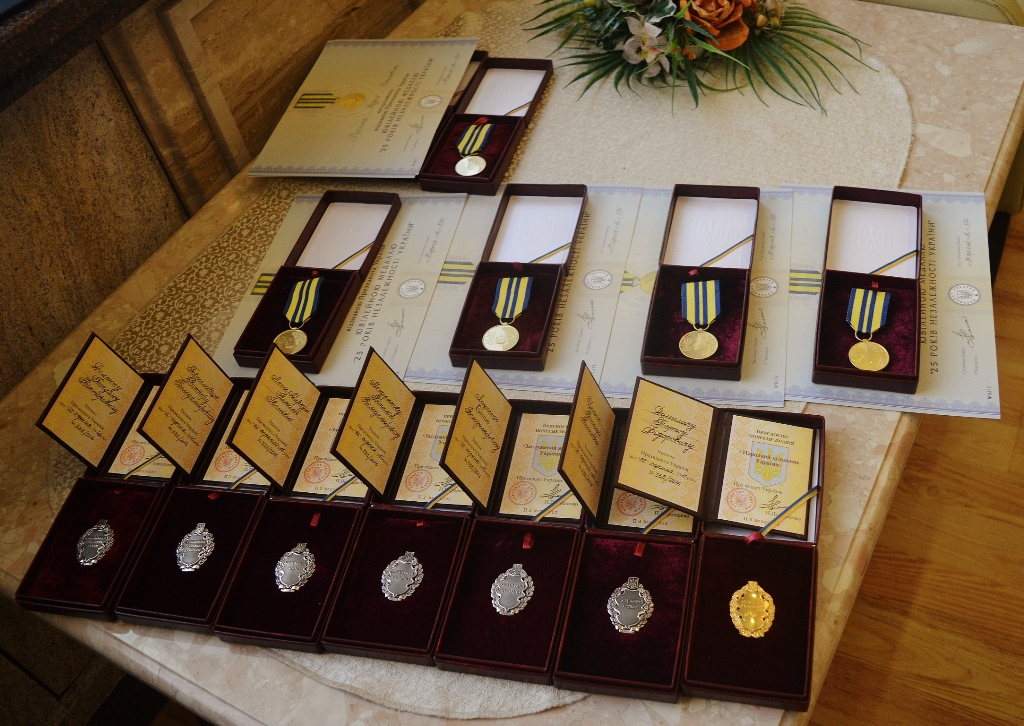 Закарпатцям вручили державні нагороди та медалі (ФОТО)