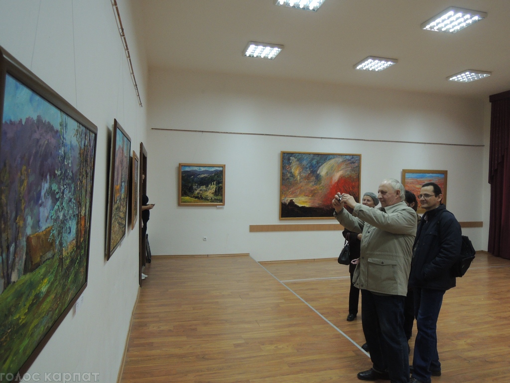 У Берегові відкрили виставку Роберта Товта "Колір, природа, імпресії" (ФОТО)