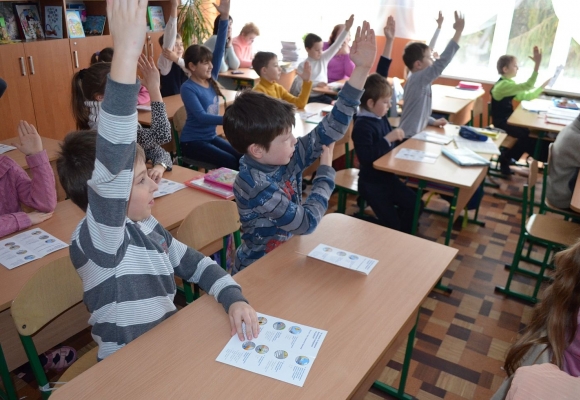 У школі в Ужгороді, де виявили менінгококову інфекцію, учні повернулися до навчання