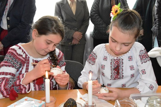 Понад сотню дітей представили свої роботи на фестивалі "Писанка рідної Іршавщини" (ФОТО)