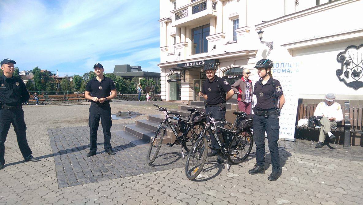 В Ужгороді й Мукачеві вирушили на чергування поліцейські велопатрулі (ФОТО)