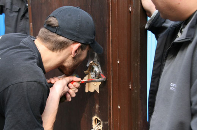 В Ужгороді затримали та взяли під варту двох "домушників", на рахунку яких понад 20 квартирних крадіжок