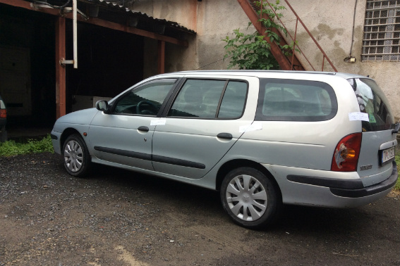 Викрадене на АЗС у Мукачеві авто знайшли в селі Дерцен на Мукачівщині (ФОТО)