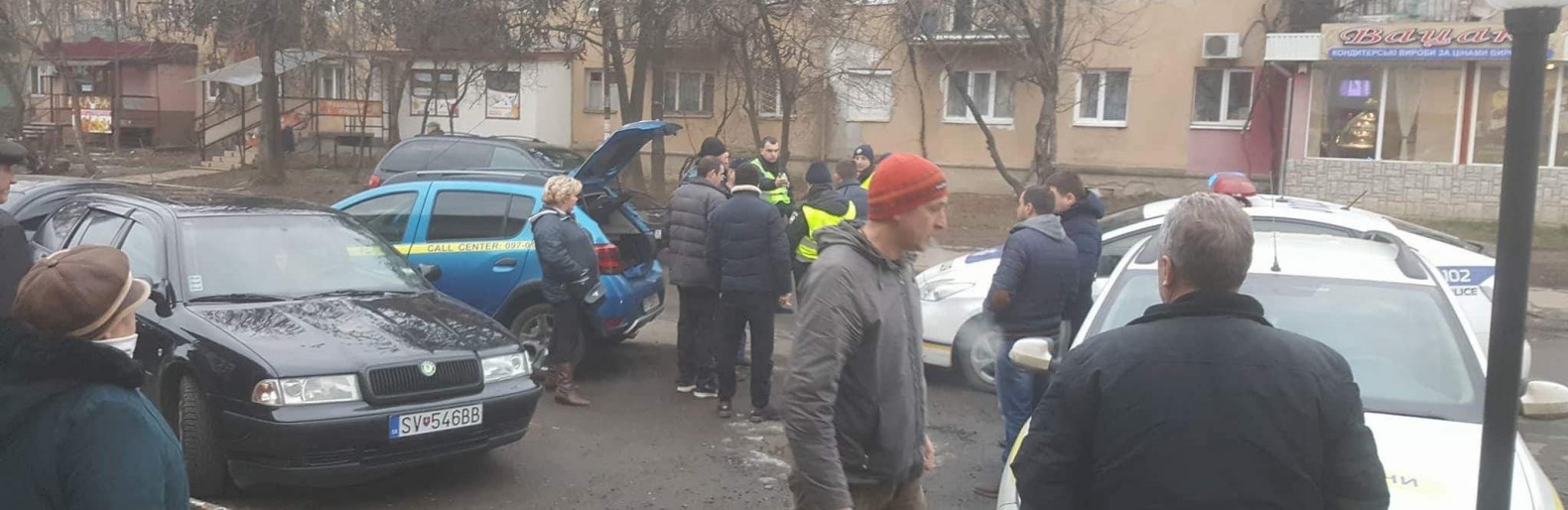 В Ужгороді авто служби охорони врізалось у припарковані автівки (ФОТО)