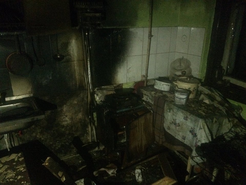 У Виноградові в пожежі квартири врятували двох людей (ФОТО)