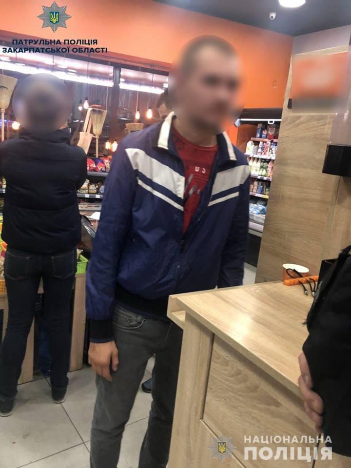 Харків'янина, що напав на охоронця та пограбував магазин в Ужгороді, затримали й помістили в ІТТ 