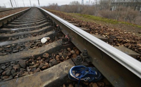 У Мукачеві невідомий вчинив самогубство, кинувшись під поїзд 