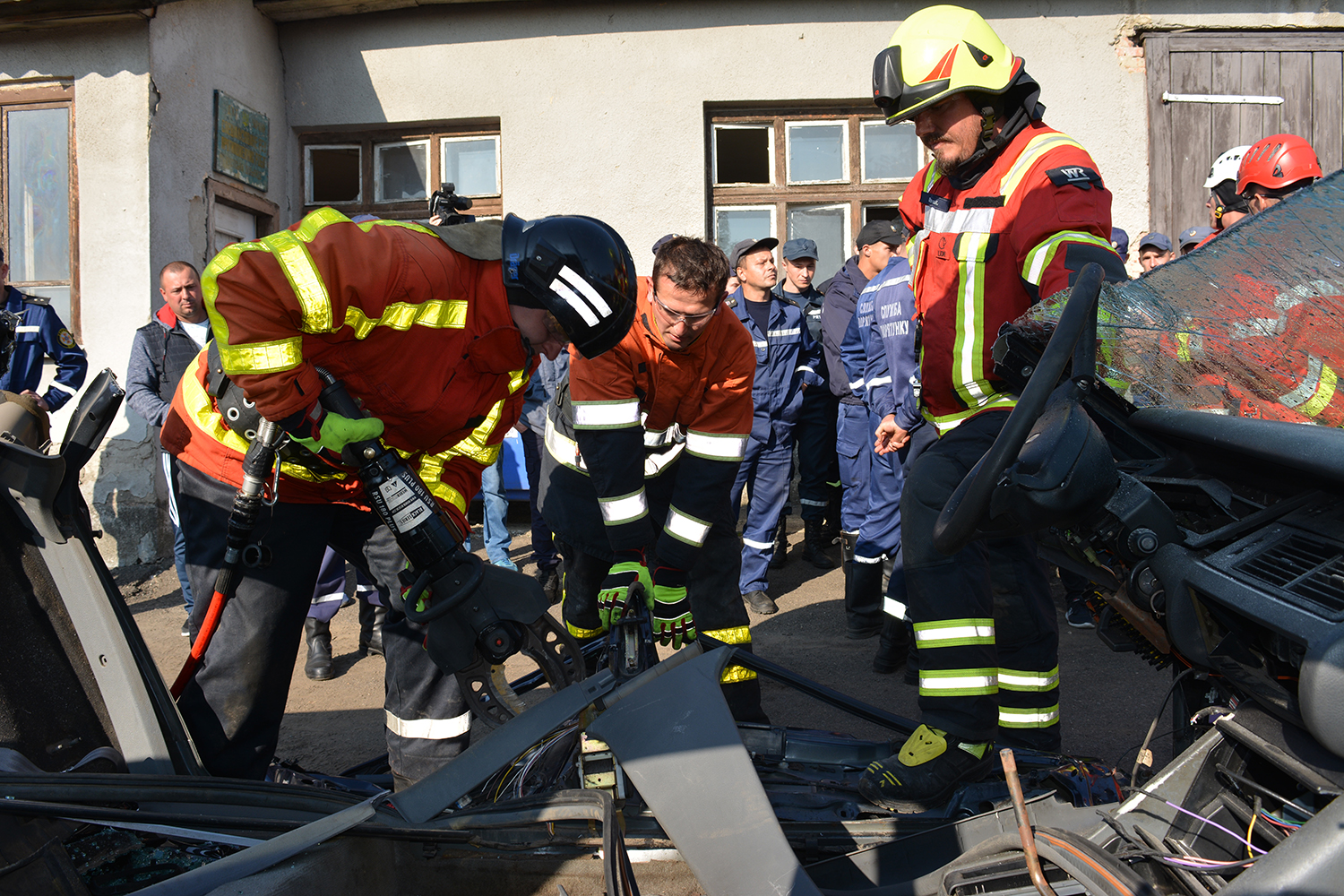 Хустські рятувальники отримали від польських колег нове обладнання для порятунку людей (ФОТО)