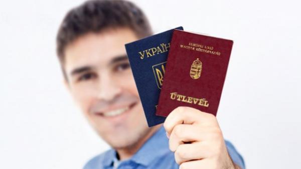 Угорщина тимчасово призупинила видачу паспортів на Закарпатті та перенесла урочисту церемонію в Саболч-Сатмар-Берег