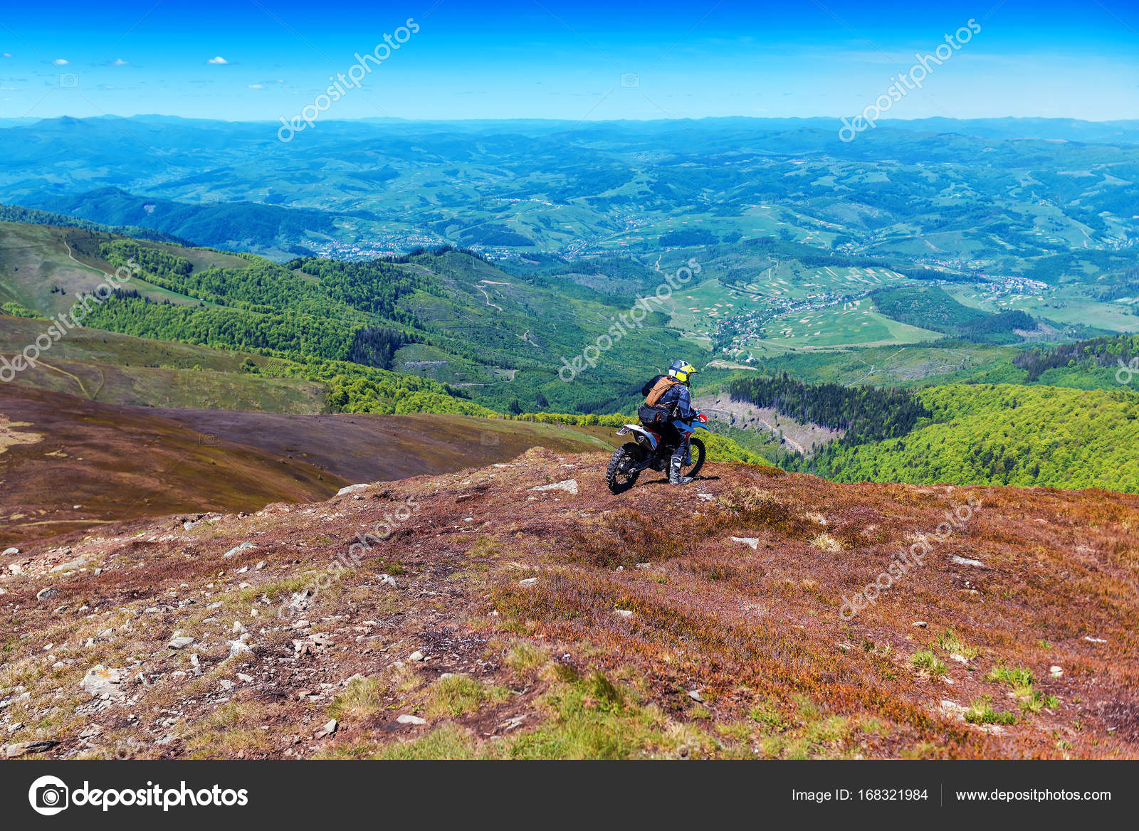 У горах Рахівщини під час катання на мотоциклі заблукав мешканець Дніпра