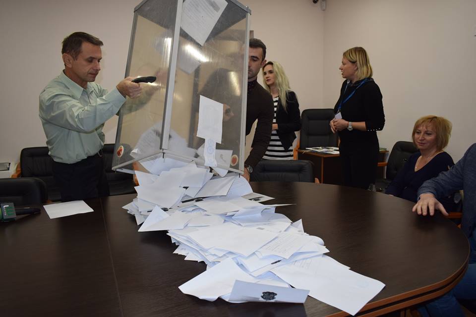 В Ужгороді підрахували "паперові голоси" за проекти громадського бюджету (ФОТО) 
