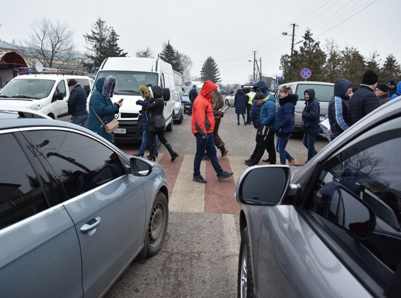 У поліції публічно попередили псевдоактивіста Павлова та прибічників про кримінальну відповідальність за блокування доріг