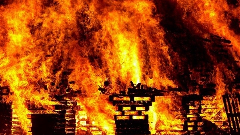 У Буштині, на Тячівщині гасили пожежу в будинку
