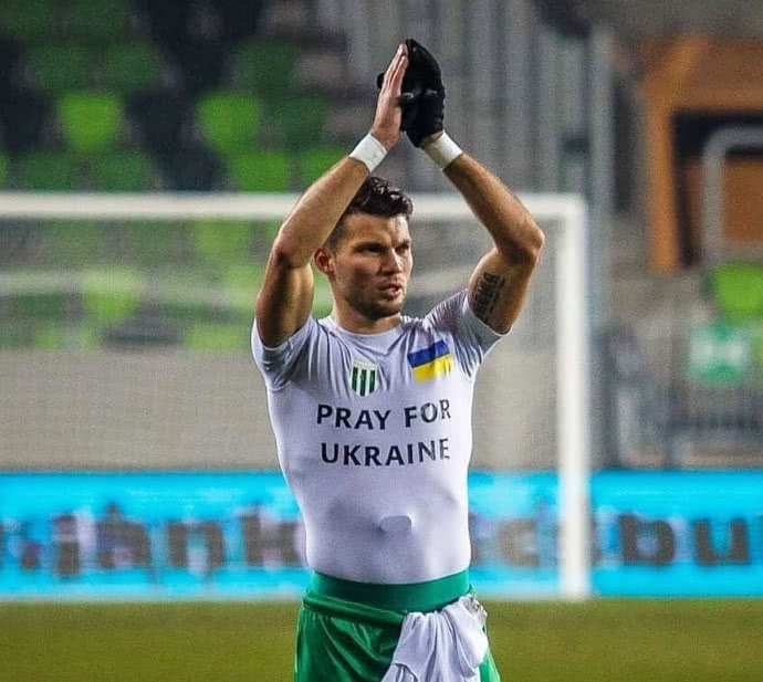В Угорщині футболіста з Закарпаття хочуть оштрафувати за футболку "Pray for Ukraine" (ФОТО)