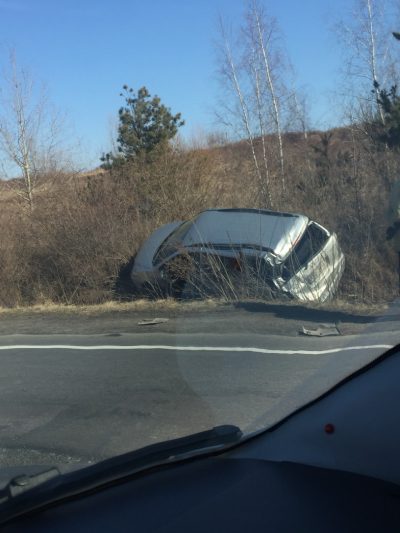 ФОТОФАКТ. Поблизу Ужгорода автівка внаслідок ДТП перекинулася в кювет