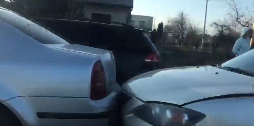 У Минаї на Ужгородщині зіткнулися Mazda 3, Škoda Superb і Volkswagen Passat (ВІДЕО)