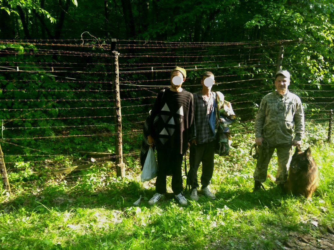 Двох "громадян світу" з Одещини затримали на українсько-словацькому кордоні на Закарпатті (ФОТО)