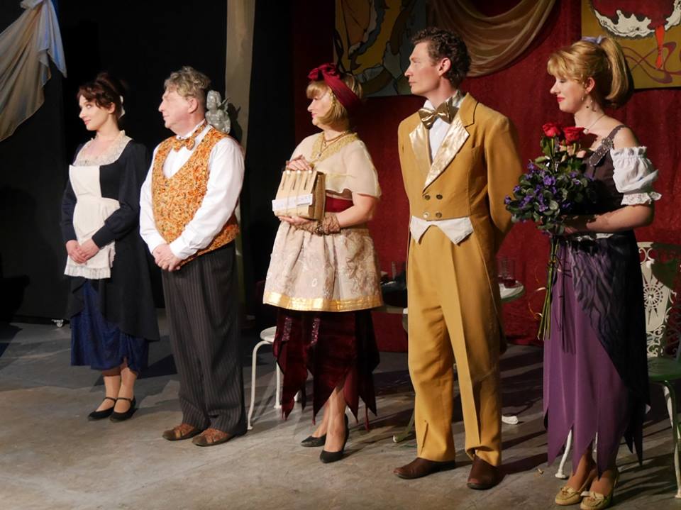 В Ужгороді водевілем від київського театру "Колесо" стартував театральний фестиваль "Під цвітом сакури" (ФОТО)