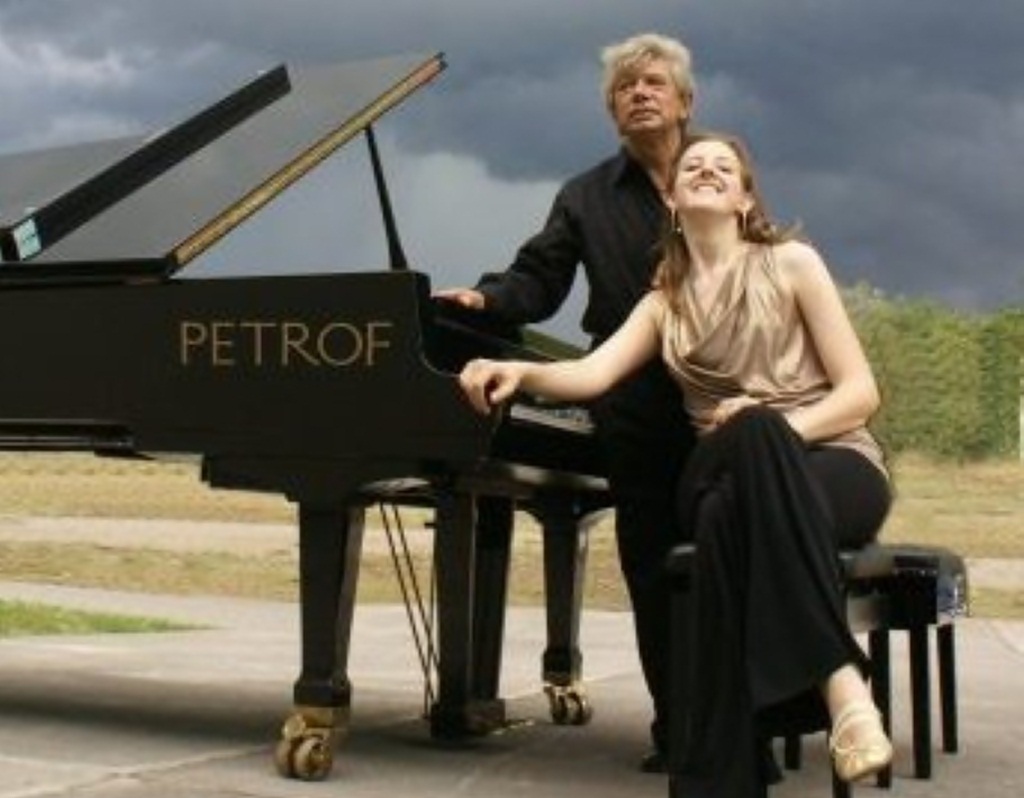Після бандуриста й композитора Георгія Матвіїва "Музику без кордонів" в Ужгороді продовжить Duo Petrof із Мексики