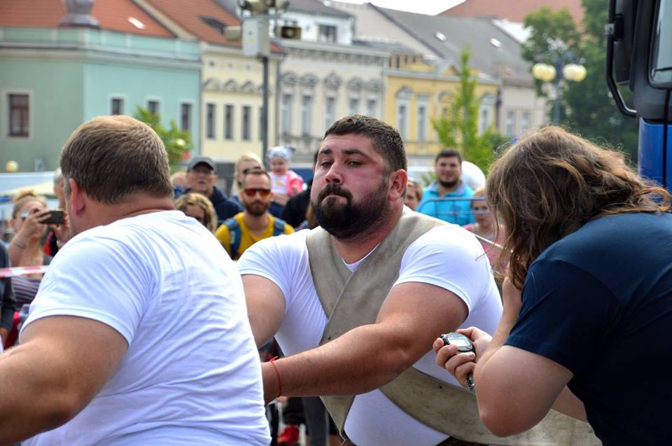 Силач із Закарпаття став найсильнішим на етапі Центральноєвропейського кубку стронгменів у Чехії (ФОТО)