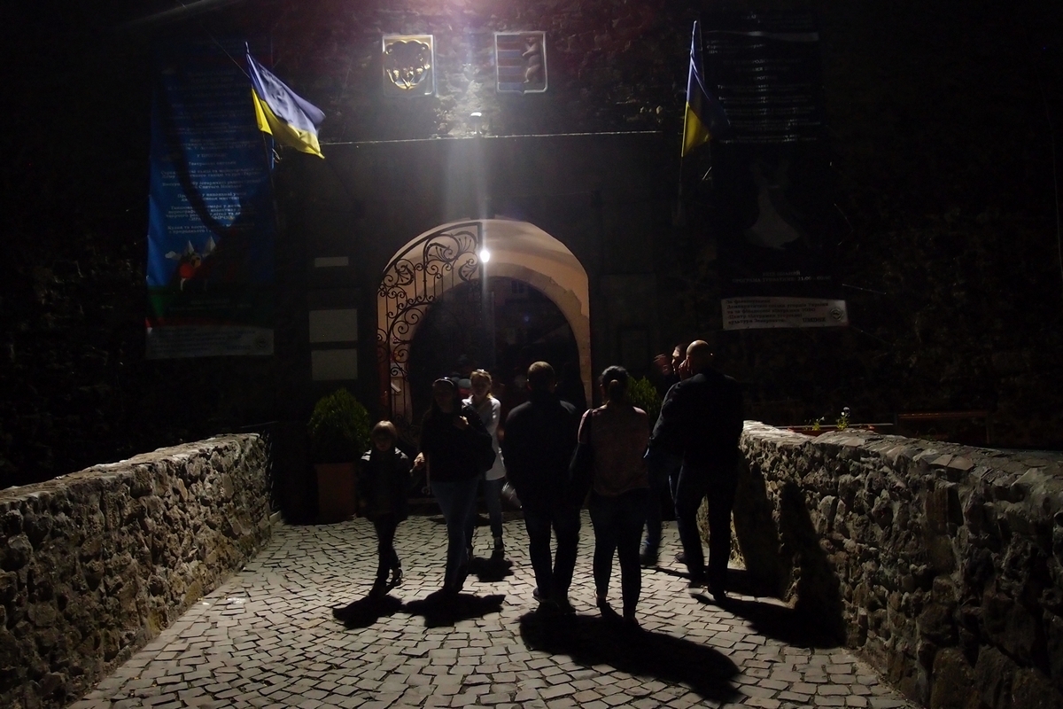 Музейні святкування в Ужгороді завершилися нічними атракціями на Замковій горі (ФОТО)