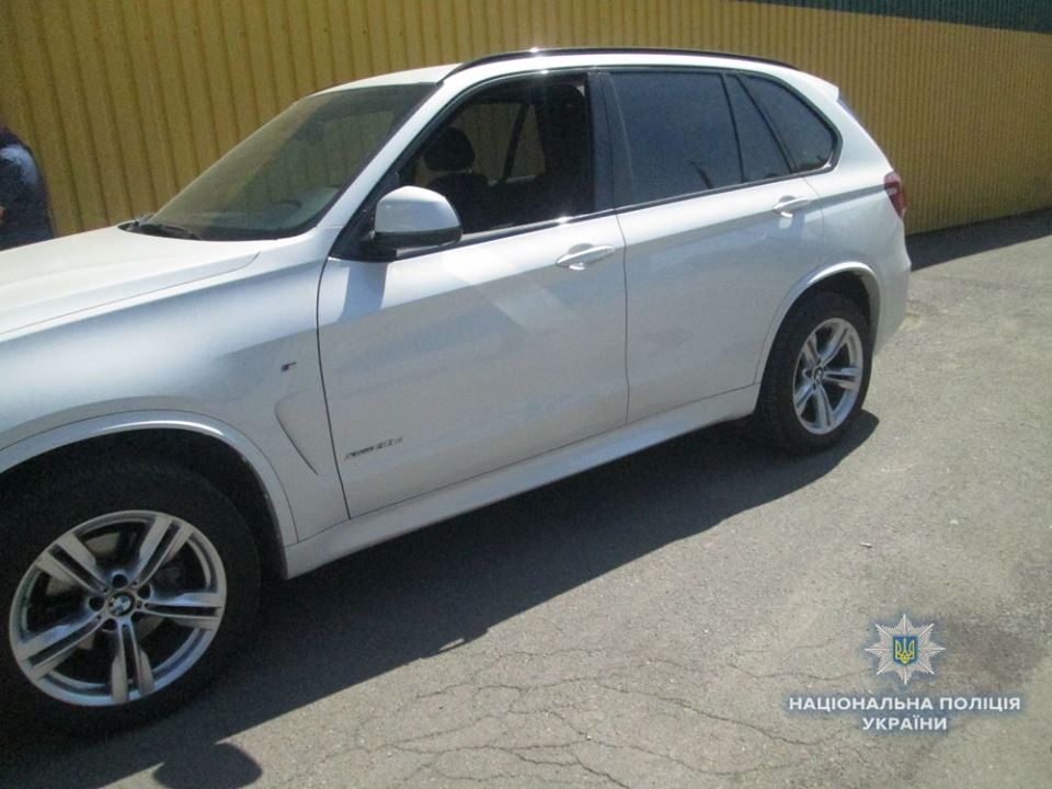 Викрадений у Чехії BMW X5 розшукали на Закарпатті (ФОТО)