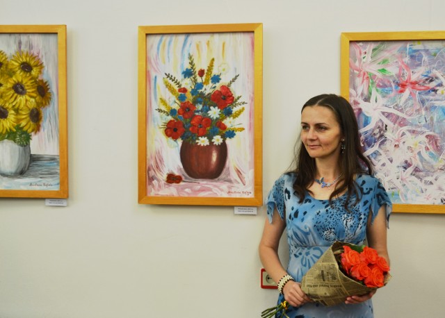 В Ужгороді відкрилася виставка картин Анастасії Мошколи "Квітотерапія" (ФОТО)