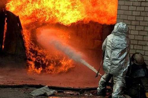 На Ужгородщині в пожежі в гаражі згорів Hyundai Accent