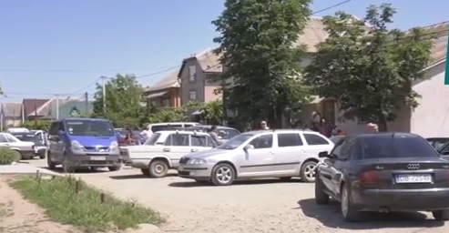 Жителі закарпатського Сасова другу добу продовжують блокування дороги (ВІДЕО)