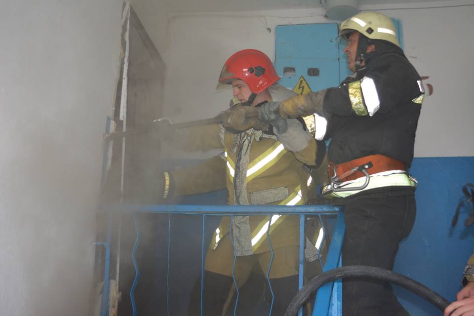 Поки господарів не було вдома, в Ужгороді загорілася квартира (ФОТО)