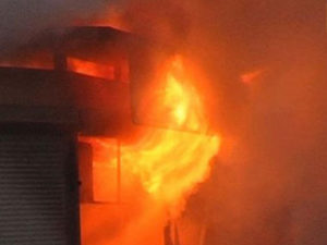Під час пожежі в кіоску у Сваляві згоріли 3 морозильні камери, холодильна вітрина та майно
