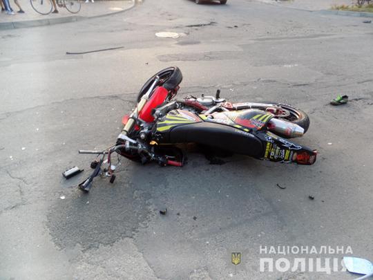 У Великому Березному, в'їхавши у BMW, загинув водій мотоциклу (ФОТО)