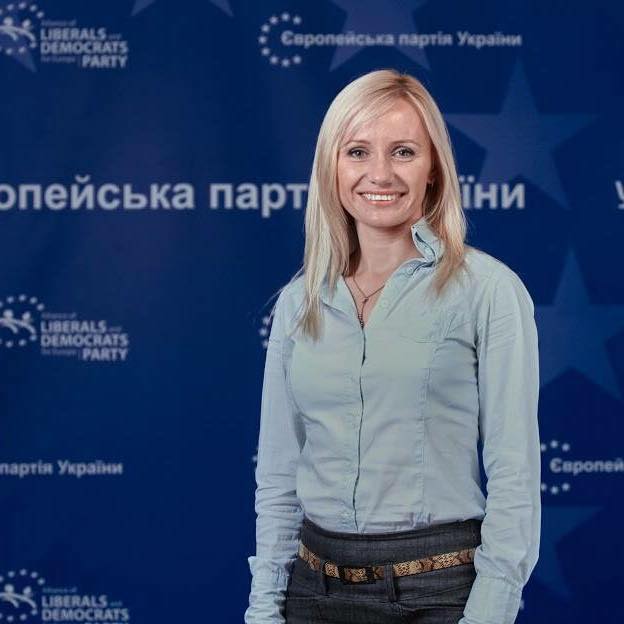 Упіймана під час отримання хабара "європейська" керівниця майном Ужгорода Полтавцева повернулась на роботу