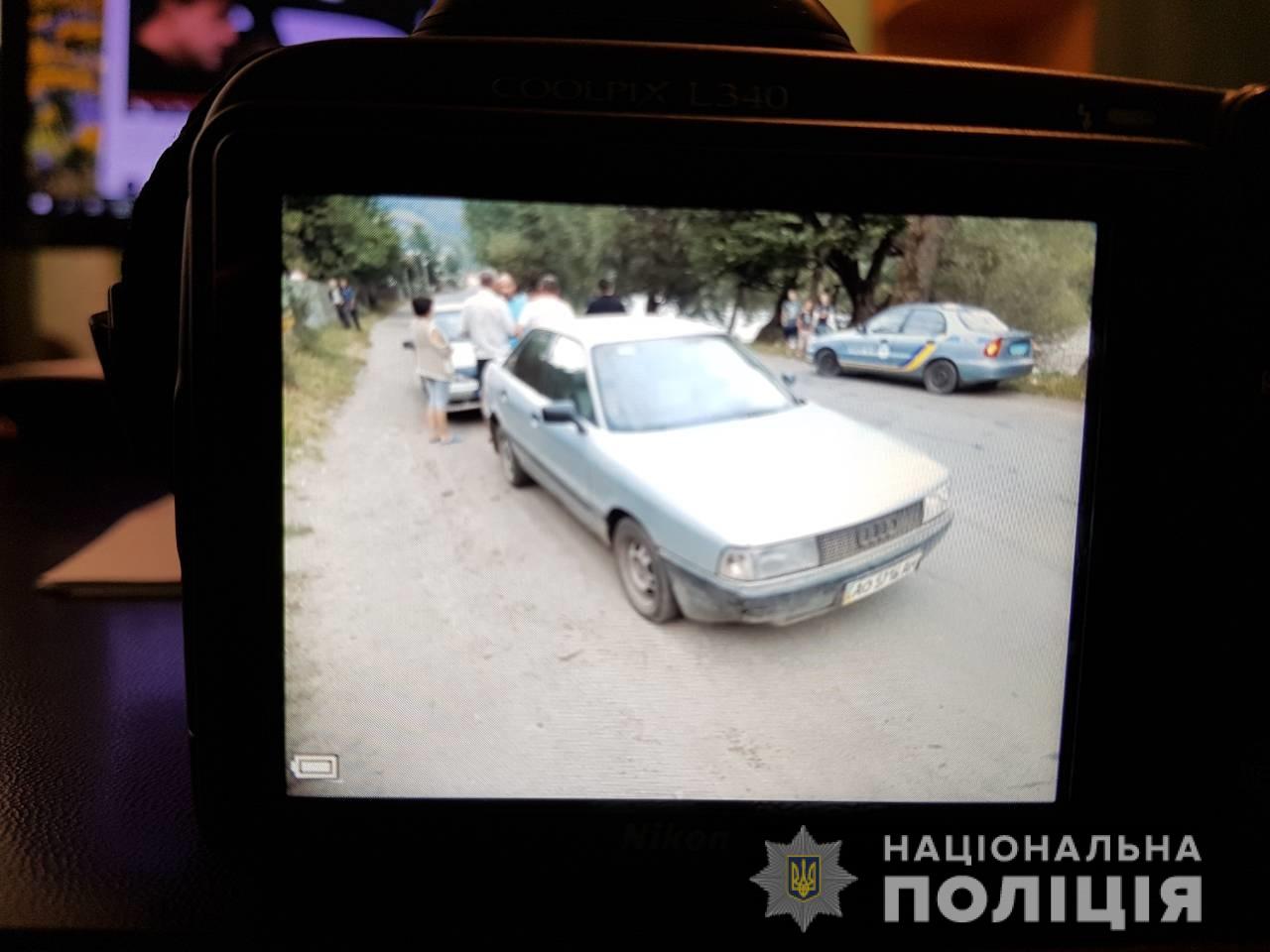 На Рахівщині затримали п'яного чоловіка, котрий викрав чуже авто і тікав від поліції