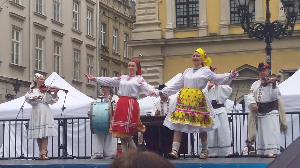 Ансамбль "Ужгород" із вокально-танцювальним майстер-класом представляв Україну на міжнародному фестивалі у Львові (ФОТО)