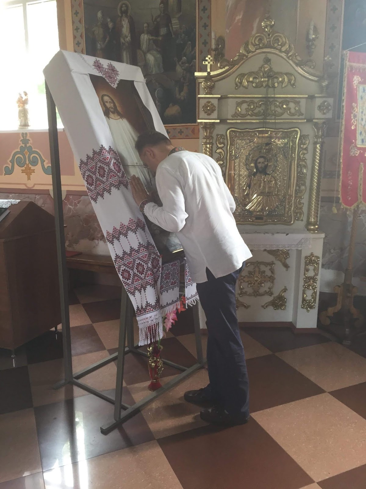 Мер Львова Садовий вчора молився у церкві УПЦ КП у Берегові (ФОТО)