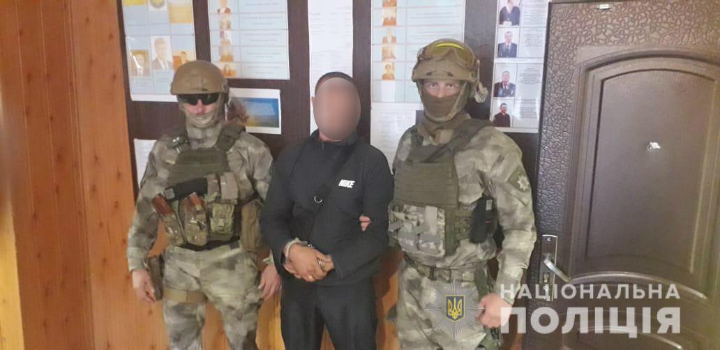 На Закарпатті затримали чотирьох чоловіків із інших областей, підозрюваних у серйозних крадіжці та грабежах в Ужгороді (ФОТО)