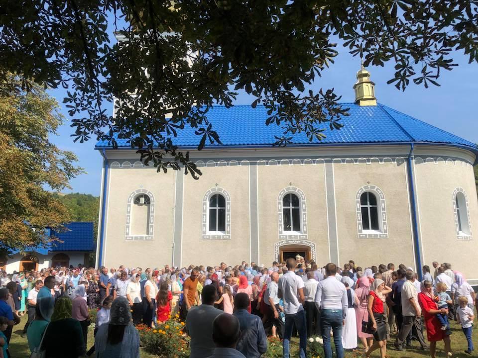 У Гукливому на Воловеччині освятили нову церкву УПЦ Московського патріархату (ФОТО)