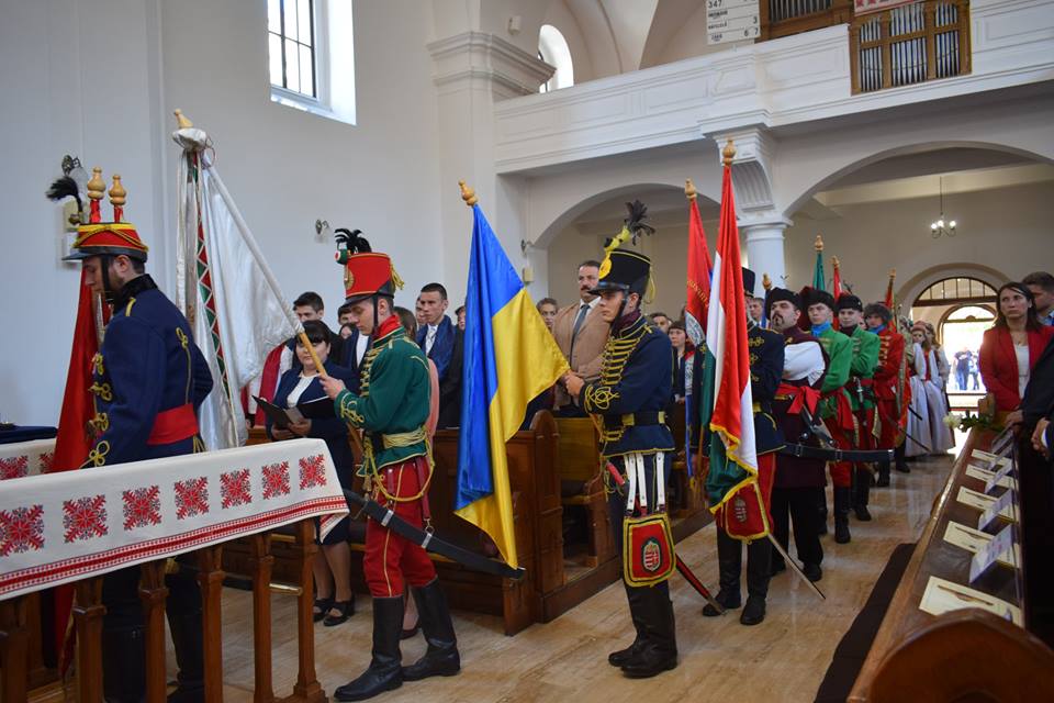 На святкування з нагоди нового навчального року в угорському інституті у Берегові приїхали віце-прем'єр та посол Угорщини (ФОТО)