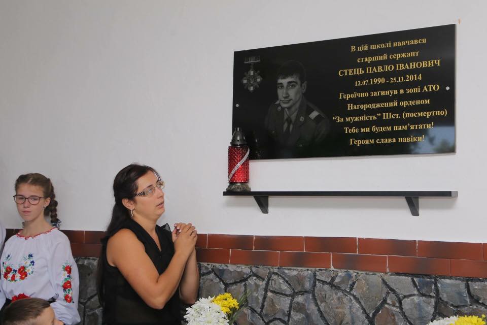 У школі в Мукачеві вшанували пам'ять полеглого на Донеччині Павла Стеця (ФОТО)