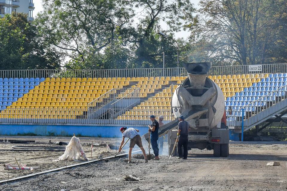На"Авангарді" в Ужгороді триває реконструкція легкоатлетичного ядра спорткомплексу (ФОТО) 