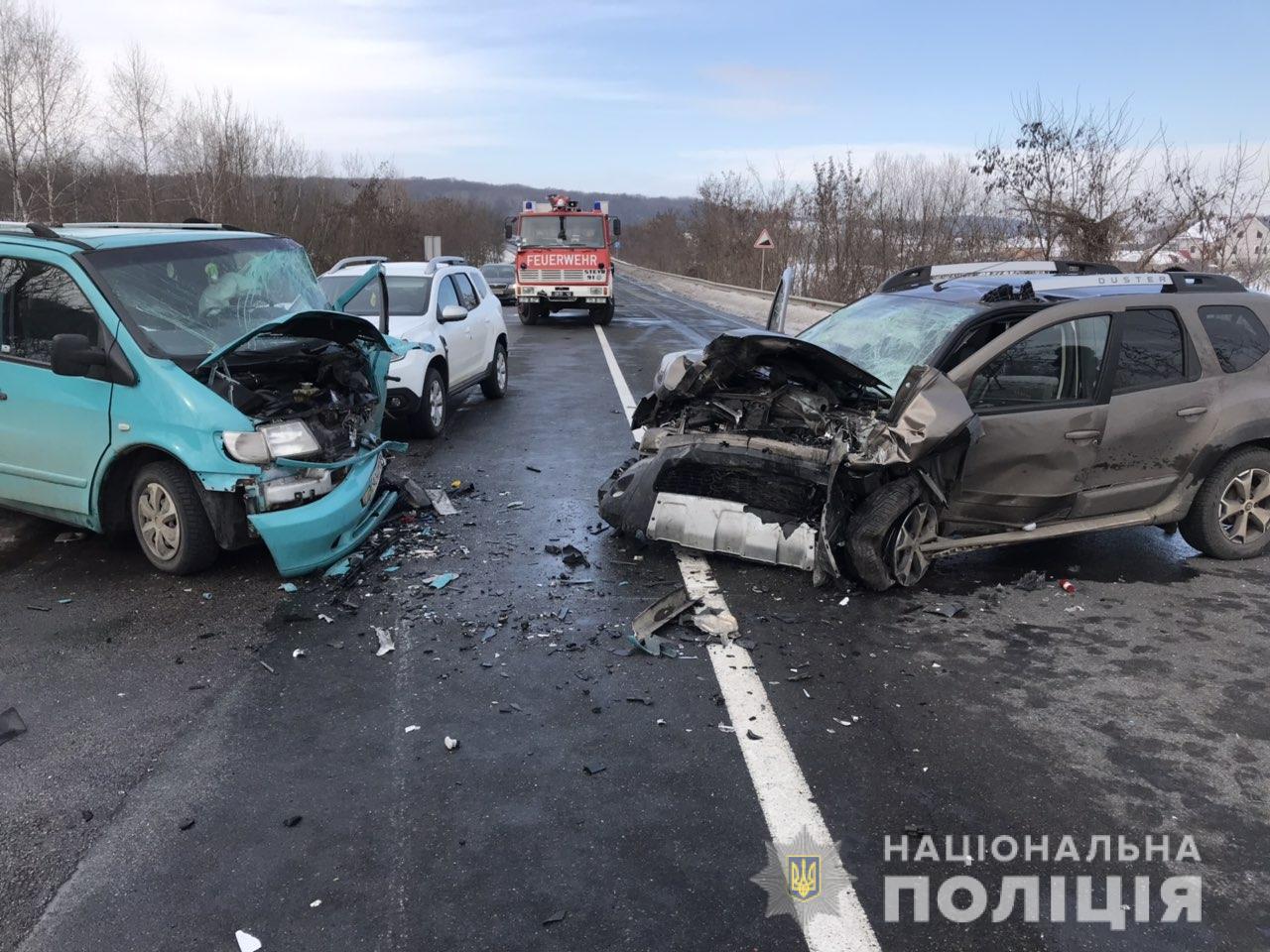 За фактом зіткнення п’яти автівок у Глибокому на Ужгородщині розпочато кримінальне провадження (ФОТО)