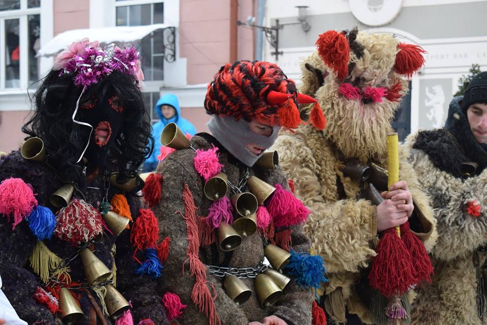 Святковою колядницькою ходою розпочався фестиваль "Коляди в старому селі" в Ужгороді (ФОТО)
