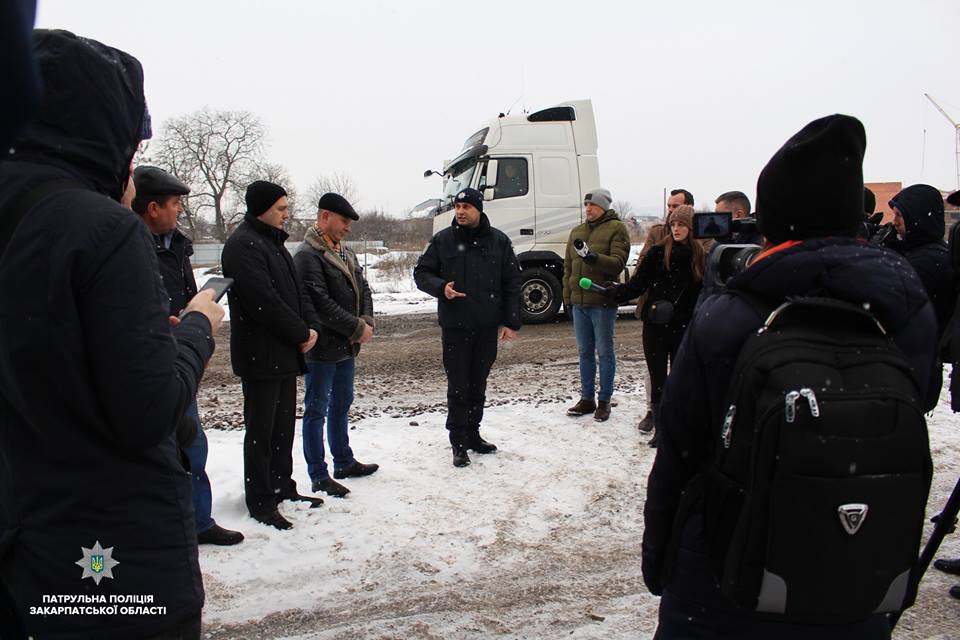 У Мукачеві відбулася виїзна робоча нарада щодо забезпечення безпеки дорожнього руху на об’їзних дорогах міста (ФОТО)