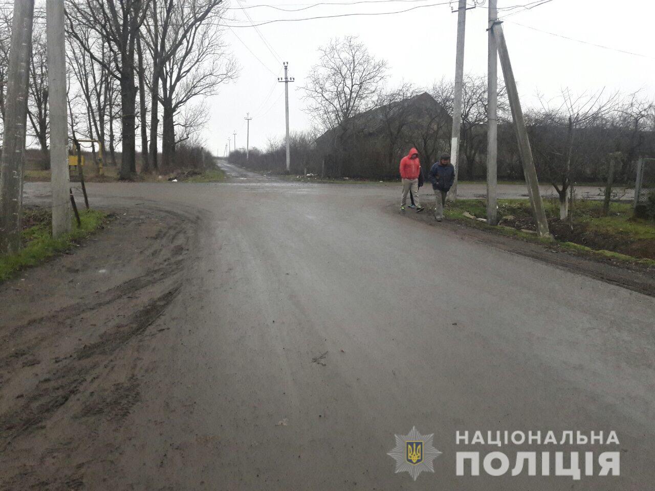 На Мукачівщині п'яний водій, здаючи на "Шкоді" задом, наїхав на 6-річного велосипедиста й утік (ФОТО)