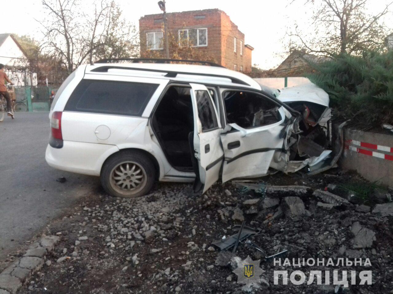 У поліції підтвердили смерть водія "Опеля" внаслідок зіткнення з бетонним відбійником у Підвиноградові (ФОТО)